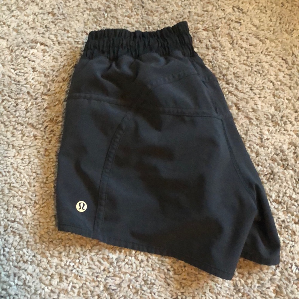 Lululemon shorts size 4